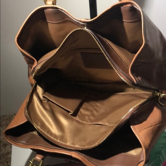 Coach AUTHENTIC Caramel handbag. IN GREAT CONDITION WITH COACH HANG TAG - Picture 5 of 13